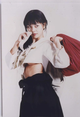 변금련
